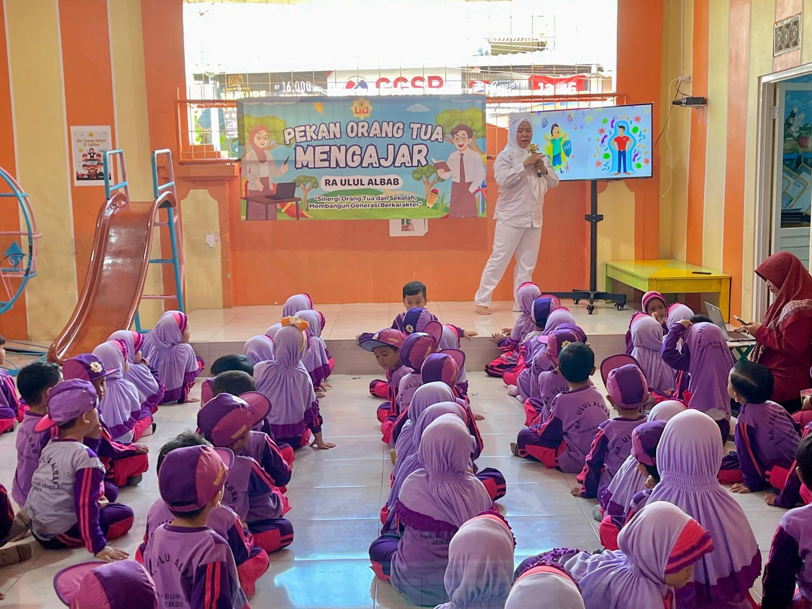 Read more about the article Pekan Orang Tua Mengajar: Mengenal Profesi Bidan dan Pentingnya Hidup Sehat Sejak Dini